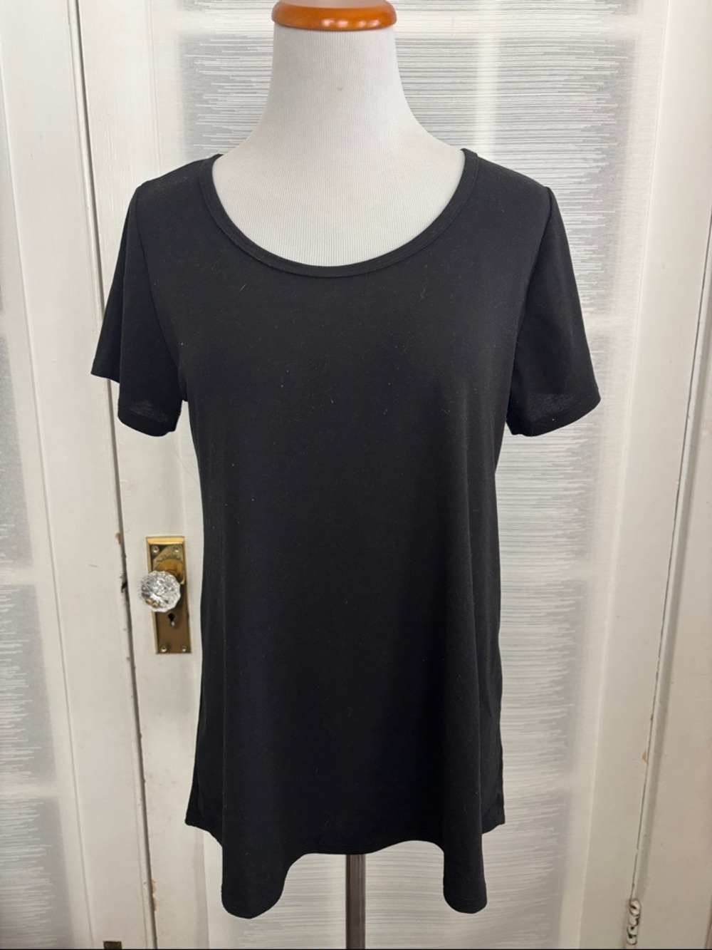 LaLaRow Classic Tee in Solid Black